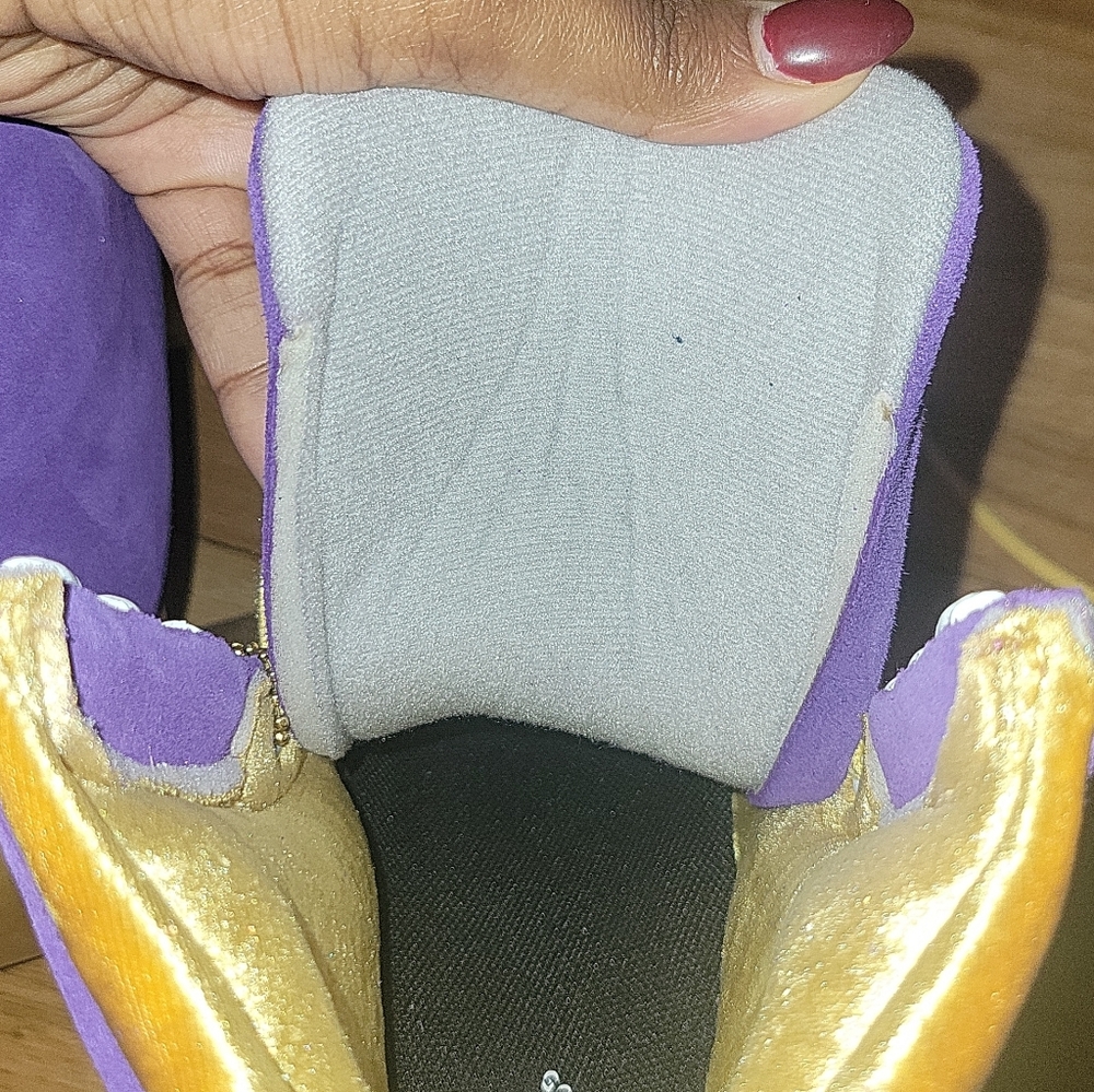 Golden Horse Roller Skates